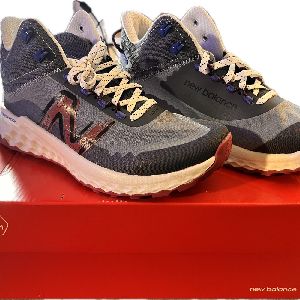 New Balance FRESH FOAM Garo Midcut Grey/White Trail Running Shoes